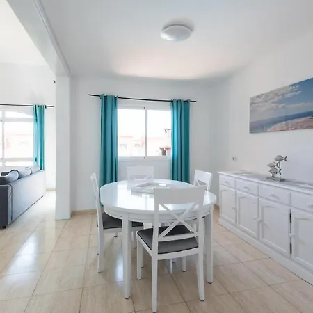 Em Holidays Коральео